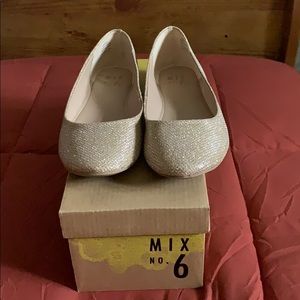 Gold sparkly flats size US 6.5